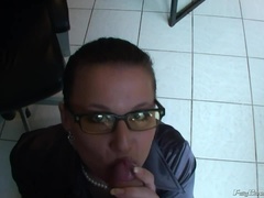 Amateur, Gros seins, Tir de sperme, Femelle, Lunettes, Pisser, Pov, Nénés
