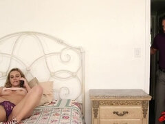 Barnvakt, Blondin, Avsugning, Snopp, Ansiktsbehandling, Onani, Fitta, Rakad