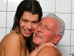 Anilíngua, Banheiro, Morena, Beijar, Magrinha, Adolescente, Tetas, Molhadoa