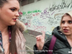 Iso perse, Sormetus, Selkäsauna, Ajeltu, Laiha, Strippaus, Teini, Tissit