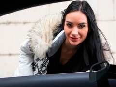 Gros cul, Grosse bite, Sucer une bite, Brunette brune, En levrette, Argent, Seins naturels, Adolescente