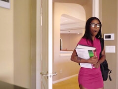 Stora tuttar, Brunett, Sperma shot, Kysser, Slick, Milf, Mamma, Tonåring