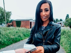 Avsugning, Doggystyle, Handjobb, Onani, Milf, Pov, Rakad, Tatuering