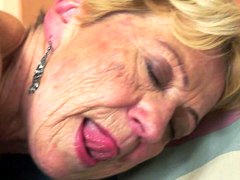 Tetas grandes, Rubia, Mamada, Abuelita
