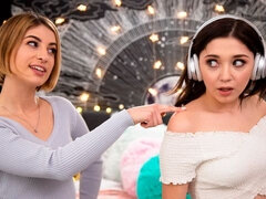 Söpö, Sormetus, Lesbo, Pillu, Strippaus, Tatuointi, Teini, Tissit