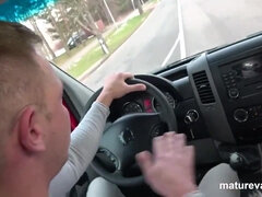 Sucer une bite, Voiture, Rondelette, Femme couguar, Queue, Hard, Mère que j'aimerais baiser, Huilée