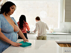 Brunett, Klänning, Mat, Handjobb, Jeans, Kök, Mamma, Fitta