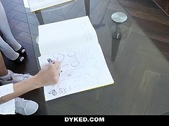 18 éves, Gesztenyebarna, Csókolózás, Nyalás, Természetes, Nuni, Felcsatolható, Tini