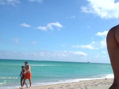 Rumpe, Stor rumpe, Store pupper, Bikini, Milf, Offentlig, Tynn, Alene