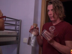 Asiáticoa, Negroa, Garganta funda, Punheta, Masturbação, Filho, Brinquedos, Vibrador