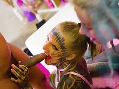 Sperma shot, Diep in de keel, Hd, Monster, Orgie, Ruw, Schreeuwen, Tatoeage