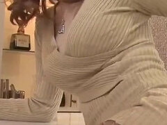 18 jaar, Enthousiasteling, Aziatisch, Pijpbeurt, Tiener, Tieten likken