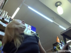 Bionda, Cieca, Hardcore, Soldi, Tatuaggi