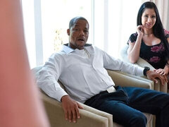 Blondine, Blasen, Hundestellung, Handjob, Interrassisch, Küssen, Höschen, Flotter dreier