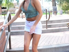 Dichtbij, Dansen, Extreem, Masturbatie, Orgasme, Alleen, Speelgoed, Onder de rok