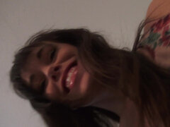 오랄섹스, 흑갈색 머리, 음경, 조그마한, 셀카, 고함치는, 삼키다, 단단한