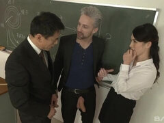 18 jaar, Grote lul, Bruinharig, Hondjeshouding, Japaans, Natuurlijke tieten, Tiener, Tieten likken