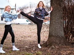 Ložnice, Líbání, Lesbické, Výprask, Spodní prádlo, Masturbace, Vyhublá, Odstraňování