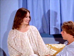 Amerikkalainen, Spermashotti, Tuhmat jutut, Nainen, Ensimmäinen kerta, Suudella, Salarakas, Orgasmi