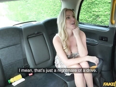 Röv slick, Stor stjärt, Stora tuttar, Blondin, Slick, Utomhus, Fitta, Rakad