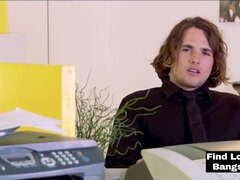 Grosser arsch, Grosse titten, Blasen, Braunhaarige, Schwanz, Handjob, Hardcore, Büro