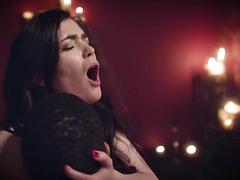 Mooi, Grote mammen, Blond, Mollig, Sperma shot, Sperma in gezicht, Likken, Tieten likken