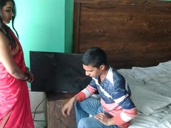 TV Mechanic Gives Free Service to Housewife at Home Without Taking Money - Hot Shower Scene