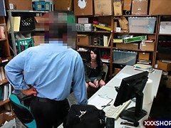 Teen shoplifter propose a blowjob and fuck after caught