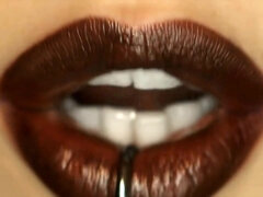 Kont, Grote lul, Sperma shot, Hakken, Rijpe lesbienne, Geschoren, Kousen, Tieten likken