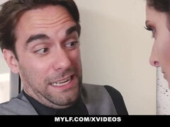 Duży kutas, Duże cycki, Cycata, Wytrysk, Styl na pieska, Hardcore, Pończochy, Żona