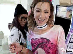 18 jahre, Blasen, Braunhaarige, Gruppensex, Gruppe, Zierlich, Dürr, Jungendliche (18+)