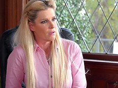 Fingering, Kysser, Lesbisk, Milf, Orgasm, Skolflicka, Student, Lärare