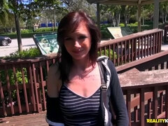 Amatéri, Brunetka, Auto, Na tvár, Masturbácia, Vyholené, Vychudnutá, Tetovanie