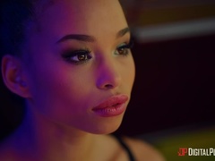 Slikke rumpe, Brunette, Kyssing, Lesbisk, Naturlige bryster, Basseng, Realitet, Pupper