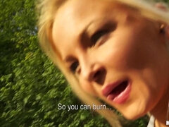 Rumpa, Stor stjärt, Stora tuttar, Blondin, Avsugning, Naturliga tuttar, Pov, Fitta