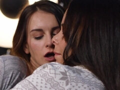 18, Tyttö, Ruskeahiuksinen, Sormetus, Selkäsauna, Pornotähti, Pillu, Teini