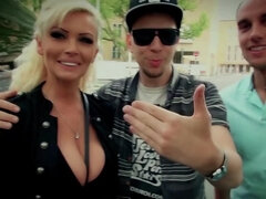 Anális szex, Tekintélyes didik, Szőke, Ondó fröcskölés, Német, Kőkemény, Érett feleség, Szabadban