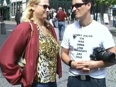 69 negenenzestig, Enthousiasteling, Grote mammen, Blond, Sperma in gezicht, Duits, Buiten, Openbaar