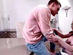 Amatoriale, Pompino, Schizzo di sborra, Europea, Occhiali, All'aperto, Magra, Ragazza