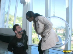 黒人, フェラチオ, フェムドム, 母, ふっくら乳首, 長身, タトゥー, オッパイの