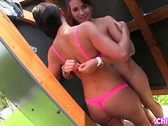 Smalltits les honey pleasured outdoors