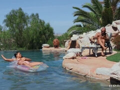 Bambino, Tette grandi, Tettona, Hardcore, Latina, Mamma, Piscina   biliardo, Tette