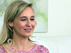 Blonde babe gets face sitting in casting
