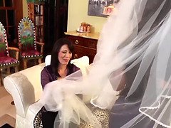 Cougar, Fingring, Lesbisk, Milf, Orgasme, Stemor, Strømper, Tenåring