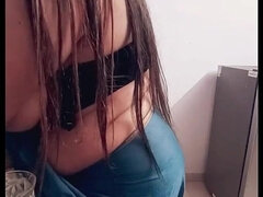 Erotisch, Huisvrouw, Indisch, Keuken, Natuurlijke tieten, Tepels, Dikke tepels, Alleen