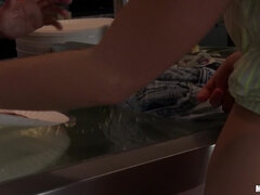 Κώλος, Μεγάλος πούτσος, Πίπα, Φυσικά βυζιά, Πρώτου προσώπου, Δημόσιο, Έφηβος, Βυζιά