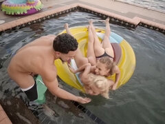 Popó, Fürdő ruha, Eszetlen, Pénisz, Nuni, Tini, Hármas, Begyek