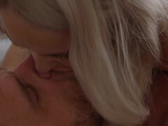 Avsugning, Doggystyle, Europeisk, Hardcore, Slick, Naturliga tuttar, Fitta, Tuttar