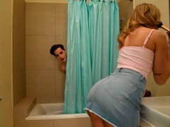 Cul, Blonde, Sucer une bite, Attrapée, En levrette, Branlette thaïlandaise, Adolescente