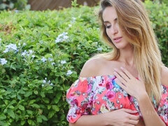 Жопа, Блондинки, Пальцем, Большие дырки, Ласковые ручки, Мастурбация, Соло, Молоденькие